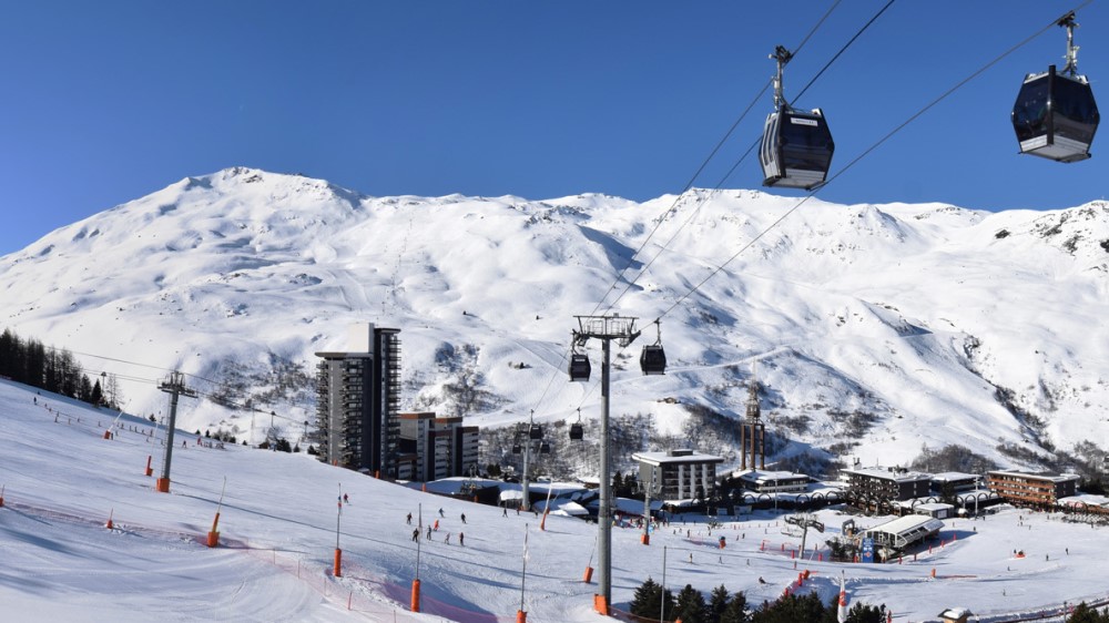 Wintersport in Les Menuires met gondel en pistes.